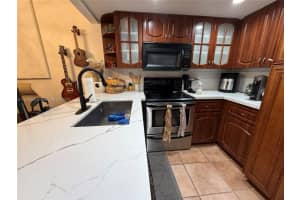 540 Brickell Key Dr 212, Miami