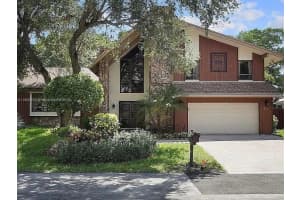 863 W Coco Plum Cir, Plantation