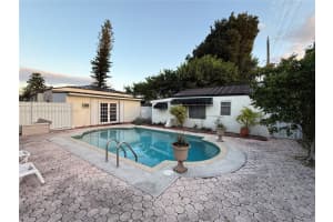 6300 Nw 2nd St, Miami