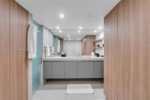 3 Grove Isle Dr C1710 Miami, FL 33133 - MLS#A11906247