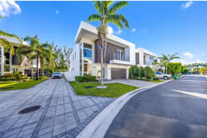 7541 Nw 97th Ct Doral, FL 33178 - MLS#A11906336