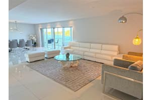 879 Ne 195th St 228, Miami