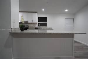 9801 Oaks St Tampa, FL 33635 - MLS#A11906631