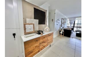 600 NE 36th St APT 2011, Miami, FL 33137, - MLS#A11906657