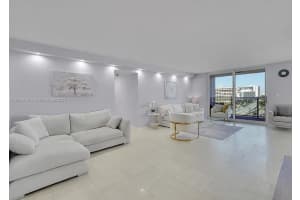 1880 S Ocean Dr 704 Hallandale Beach, FL 33009 - MLS#A11906746