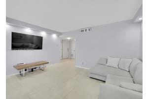 1880 S Ocean Dr 704 Hallandale Beach, FL 33009 - MLS#A11906746