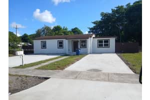 560 NW 188th St, Miami, FL 33169, - MLS#A11906995