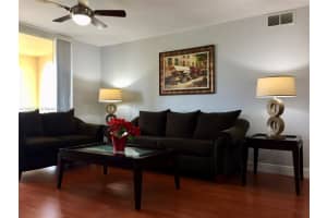 19555 E Country Club Dr 8607, Aventura