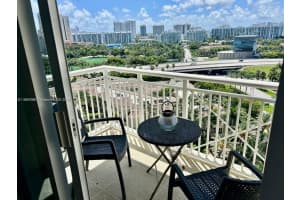 19501 W Country Club Dr 1405, Aventura
