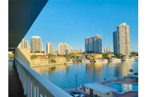 2999 Point East Dr C611, Aventura