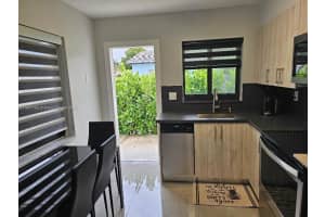 2228 N 19th Ave E Hollywood, FL 33020 - MLS#A11907185