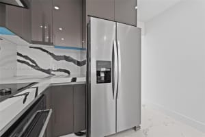 8761 Sw 34th St 8761 Miami, FL 33165 Sold 12/17/25