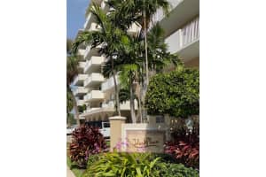 1455 N Treasure Dr 3d, North Bay Village