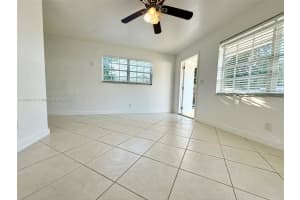 906 Sw 7th Ter 1 Hallandale Beach, FL 33009 - MLS#A11908117