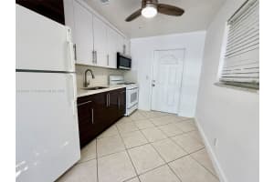 906 Sw 7th Ter 1 Hallandale Beach, FL 33009 - MLS#A11908117