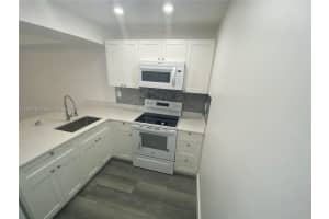 11800 Sw 18th St 527-4, Miami