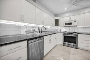 4020 N Hills Dr 2 Hollywood, FL 33021 - MLS#A11908212