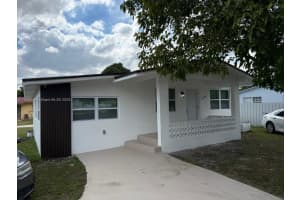 2920 Nw 64th St, Miami