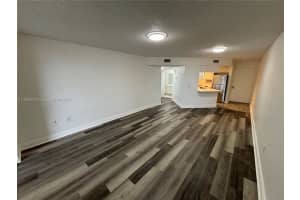 8245 Lake Dr 202 Doral, FL 33166 - MLS#A11908379