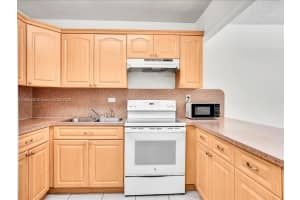 8990 SW 24th St APT 33, Miami, FL 33165, - MLS#A11908400