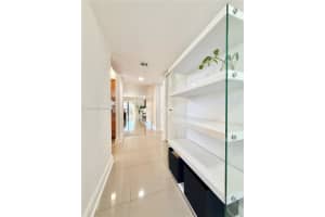 398 Lakeview Dr APT 205, Weston, FL 33326, Sold 12/10/25