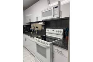 8635 NW 8th St, Miami, FL 33126, Sold 12/09/25