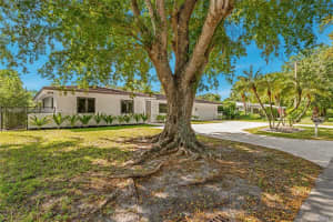 1460 Campamento Ave Coral Gables, FL 33156 - MLS#A11908537