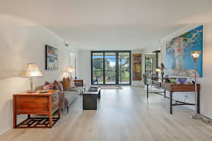 5390 Woodland Lakes Dr 301 Palm Beach Gardens, FL 33418 - MLS#A11908558