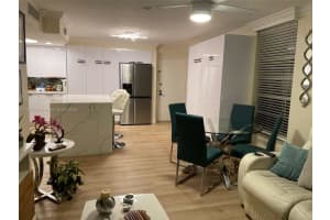 110 Fontainebleau Blvd 302, Miami