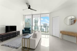 300 S Biscayne Blvd T-3407, Miami