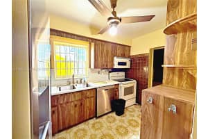 880 E 28th St Hialeah, FL 33013 - MLS#A11908825