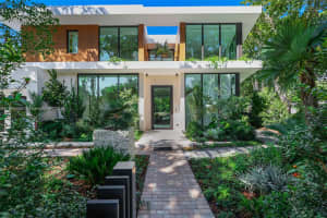 1661 Onaway Dr Miami, FL 33133 - MLS#A11908869