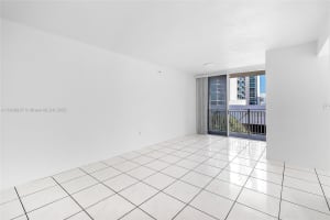 2642 Collins Ave #307, Miami Beach, FL 33140, - MLS#A11908937