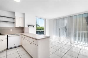 2642 Collins Ave #307, Miami Beach, FL 33140, - MLS#A11908937