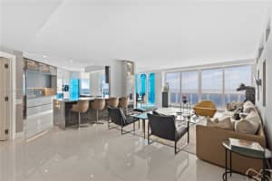 3801 Ne 207th St 2002, Aventura