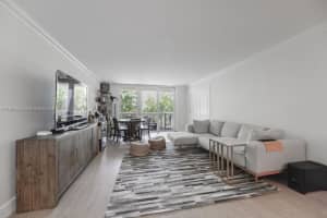 1121 Crandon Blvd D206, Key Biscayne