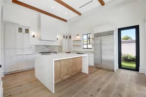 371 E Lakewood Rd West Palm Beach, FL 33405 - MLS#A11909352