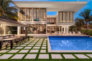 521 Holiday Dr, Hallandale Beach