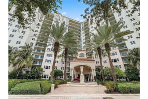 19900 E Country Club Dr 318, Aventura 19900 E Country Club Dr 318, Aventura