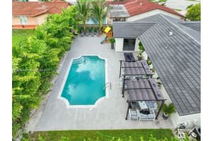 2585 Sw 108th Ave Miami, FL 33165 - MLS#A11909597