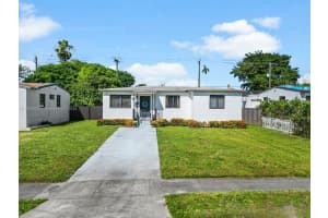 951 Ne 155th Ter North Miami Beach, FL 33162 - MLS#A11909803