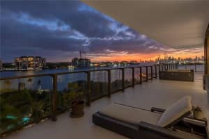 800 South Pointe Dr APT 704, Miami Beach, FL 33139, Sold 01/08/26