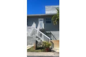 438 Ne 210th Cir Ter 202-4b, Miami