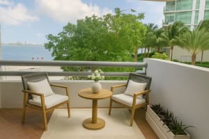 555 Ne 30th St 203, Miami