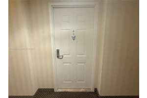 19501 W Country Club Dr 2209, Aventura