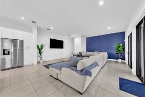 4346 Nw 81st Ave Doral, FL 33166 - MLS#A11910344