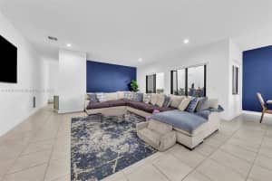 4346 Nw 81st Ave Doral, FL 33166 - MLS#A11910344