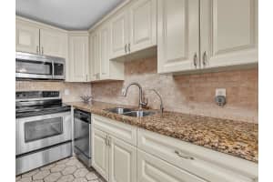 13785 Flora Pl A Delray Beach, FL 33484 - MLS#A11910350