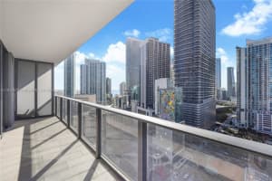 45 Sw 9th St 1904, Miami