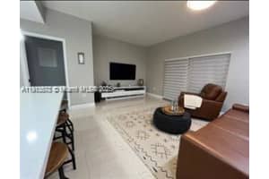 8830 W Flagler St 10, Miami